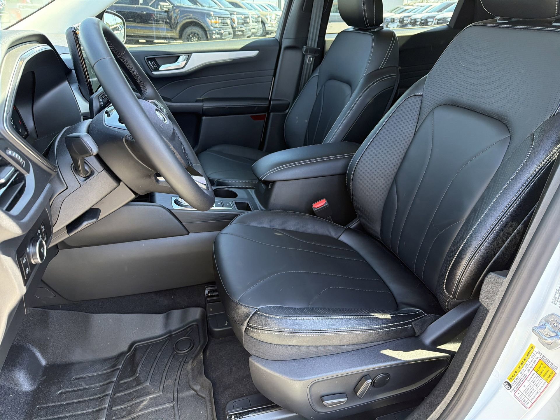 Certified 2025 Ford Escape SE w/ PHEV Premium Package image 15