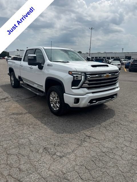 Used 2025 Chevrolet Silverado 3500 High Country w/ High Country Premium Package AWD/4WD image 3