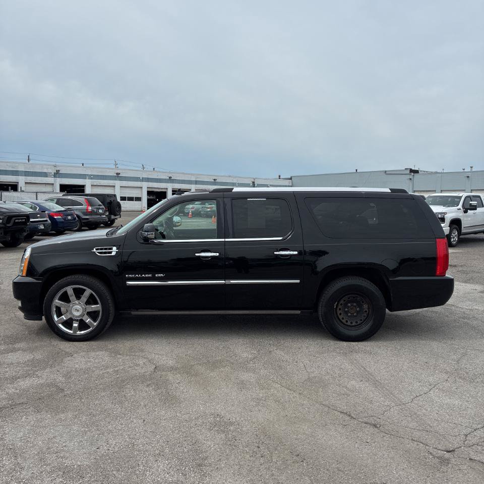 Used 2012 Cadillac Escalade ESV Luxury AWD/4WD image 3