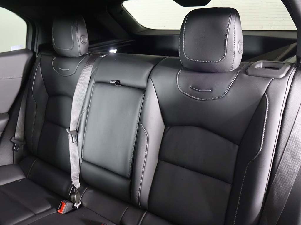 Used 2024 Cadillac XT4 Premium Luxury image 32