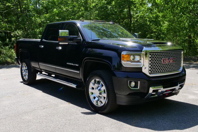 Used 2017 GMC Sierra 2500 Denali w/ Duramax Plus Package image 4