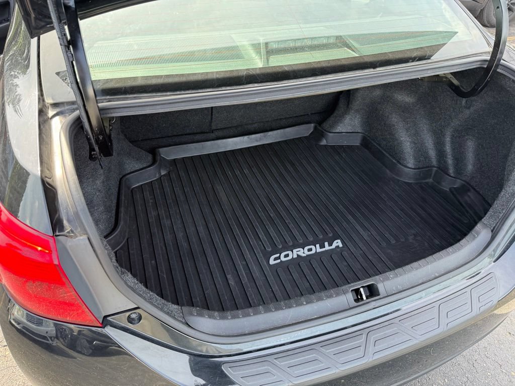 Used 2018 Toyota Corolla SE w/ Carpet Mat Package (TMS) FWD image 5