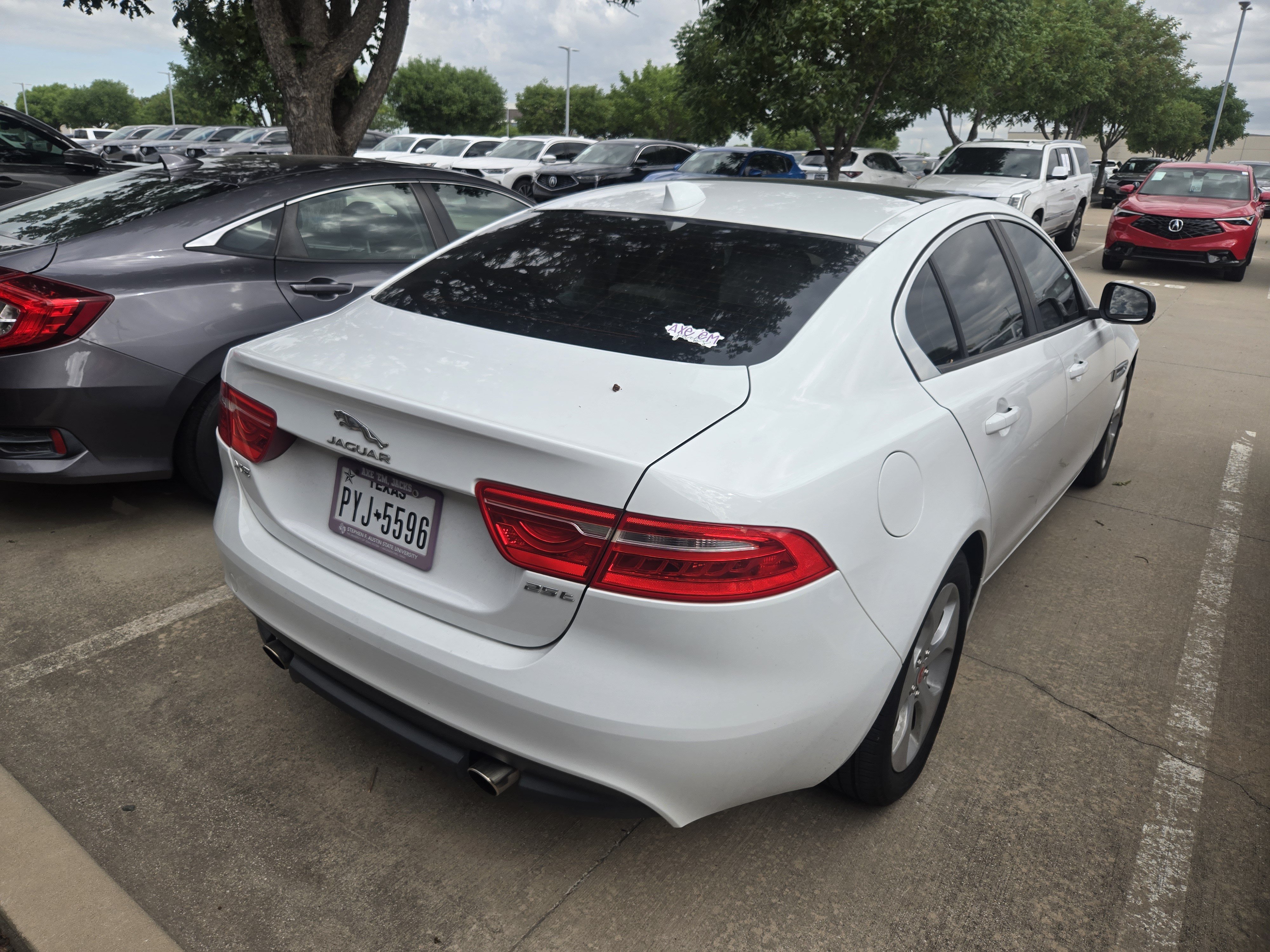 Used 2018 Jaguar XE RWD image 7
