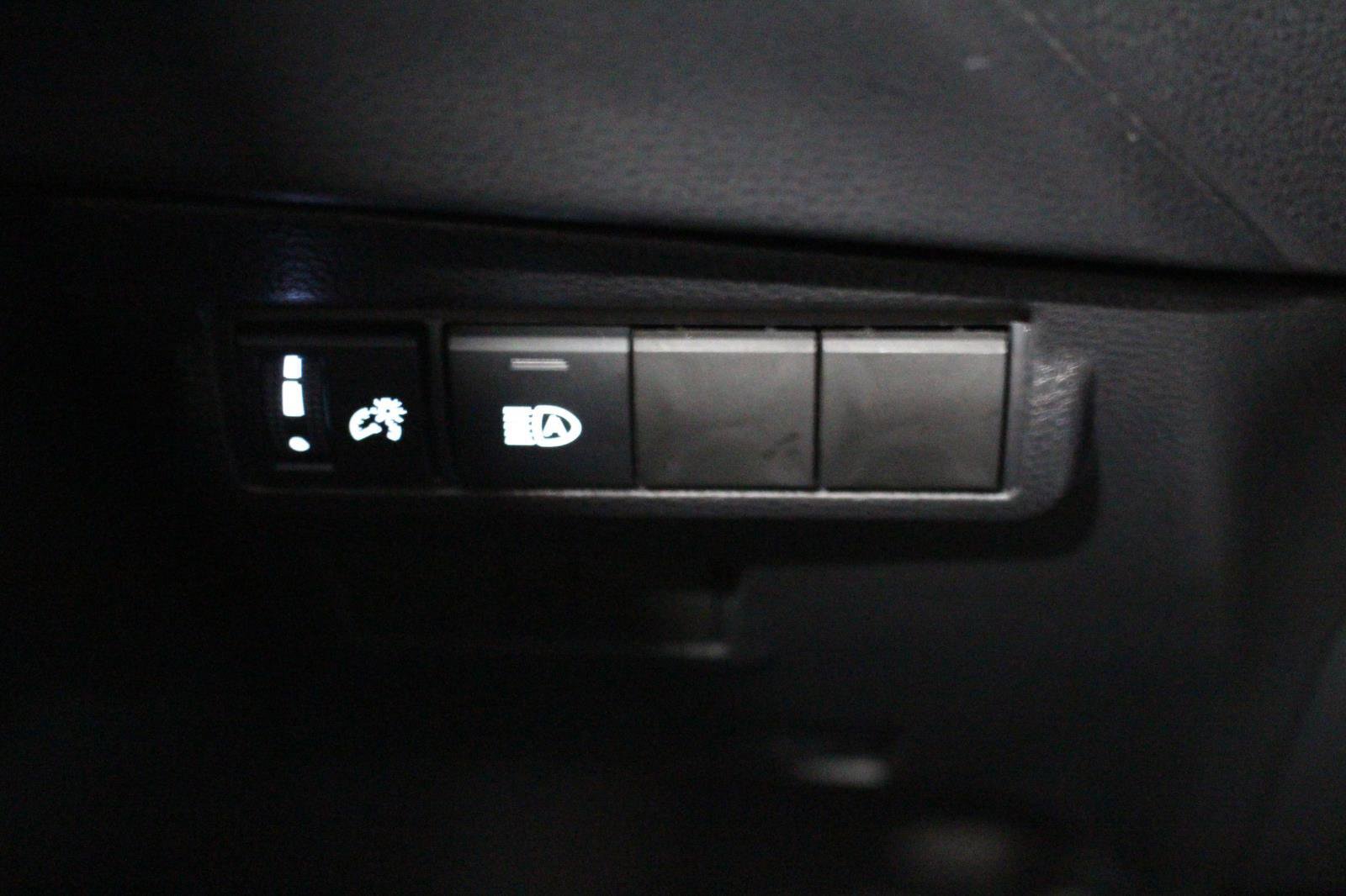 Used 2025 Toyota Corolla Cross LE image 29