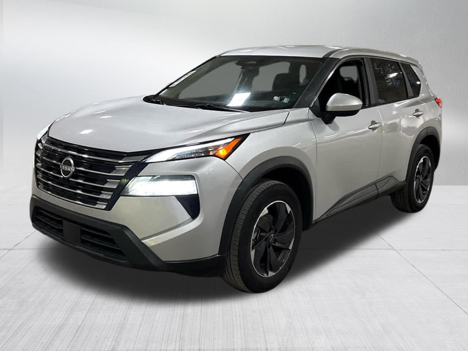 Used 2025 Nissan Rogue SV image 3