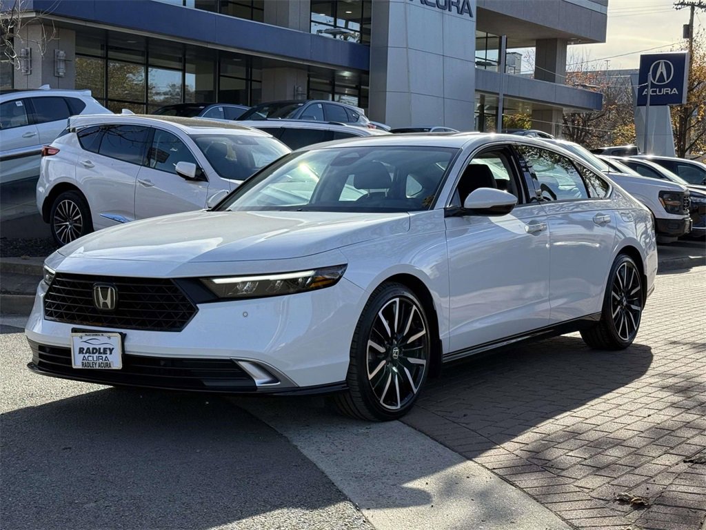 Used 2023 Honda Accord Touring image 3