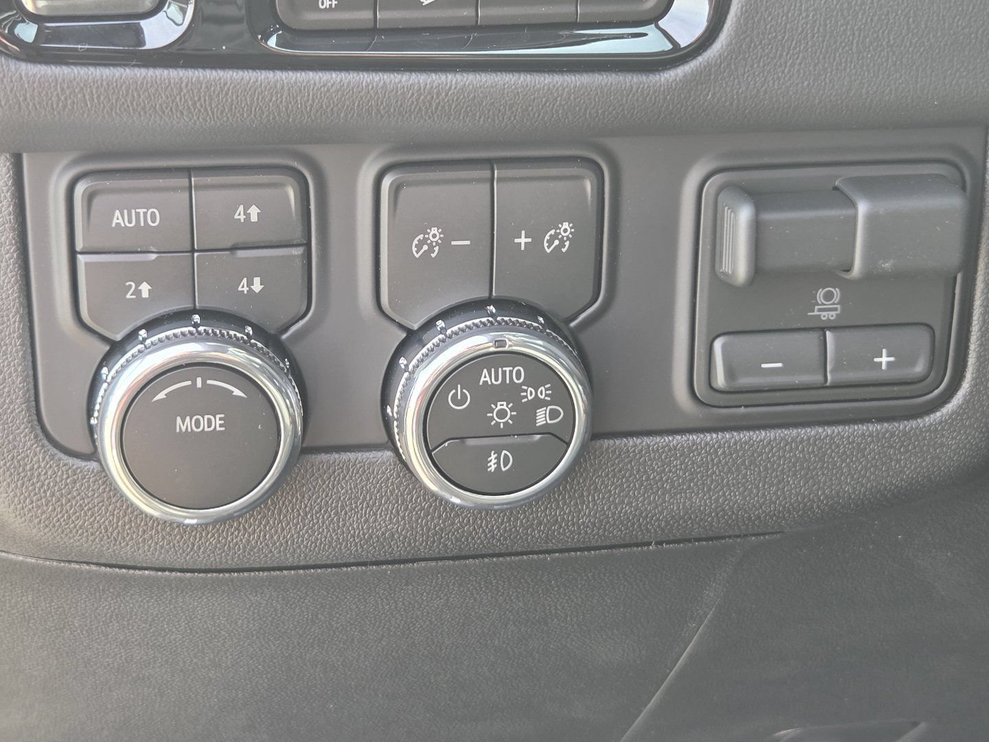 New 2026 GMC Yukon XL Elevation w/ Elevation Premium Package AWD/4WD image 34