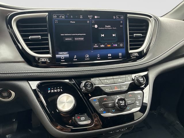 Used 2025 Chrysler Pacifica Select AWD/4WD image 23