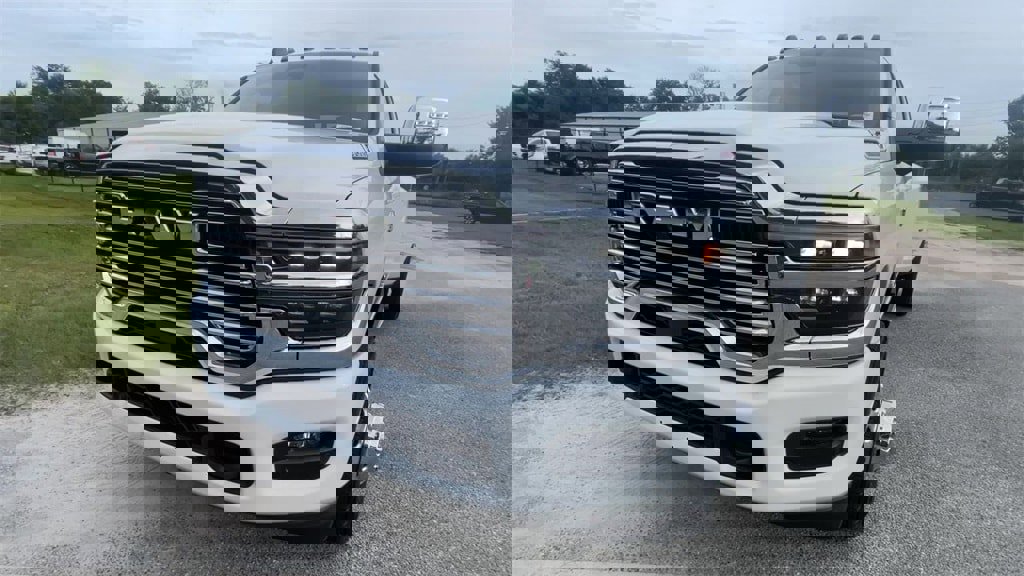 New 2026 RAM 3500 Laramie w/ Max Tow Package image 3