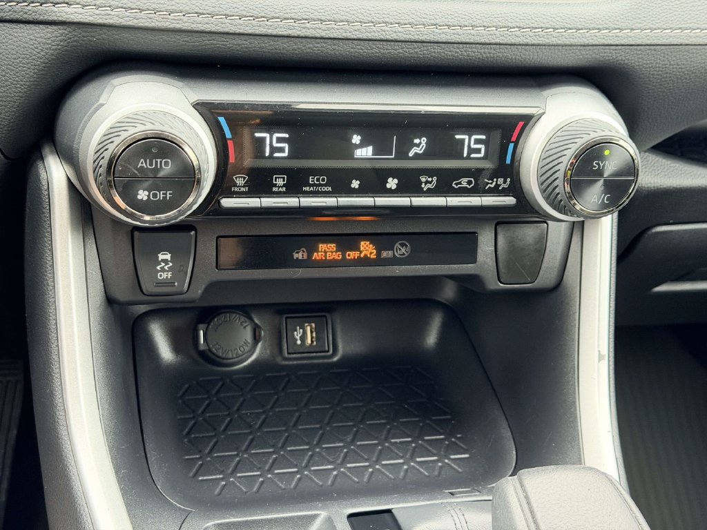 Certified 2025 Toyota RAV4 LE AWD/4WD image 5