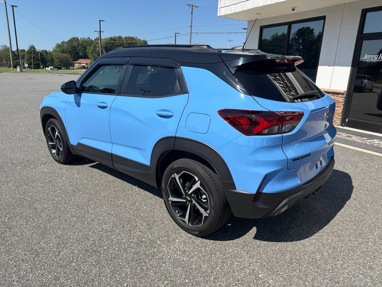 Used 2023 Chevrolet TrailBlazer RS w/ Sun and Liftgate Package FWD image 7