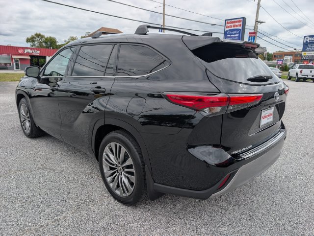 Used 2021 Toyota Highlander Platinum AWD/4WD image 3