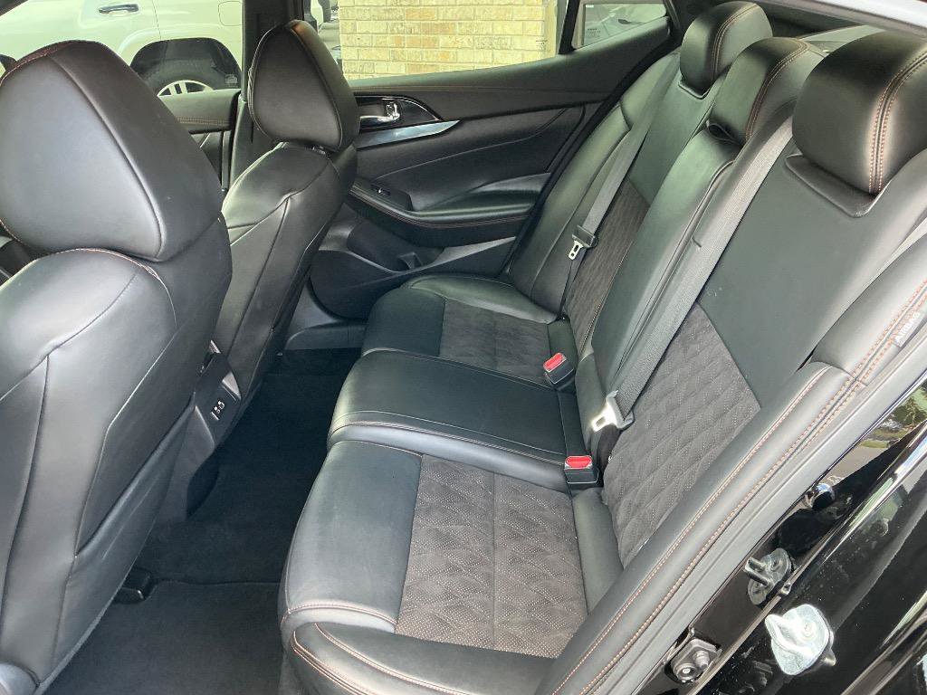 Used 2020 Nissan Maxima SR w/ Sport Mat Group FWD image 9
