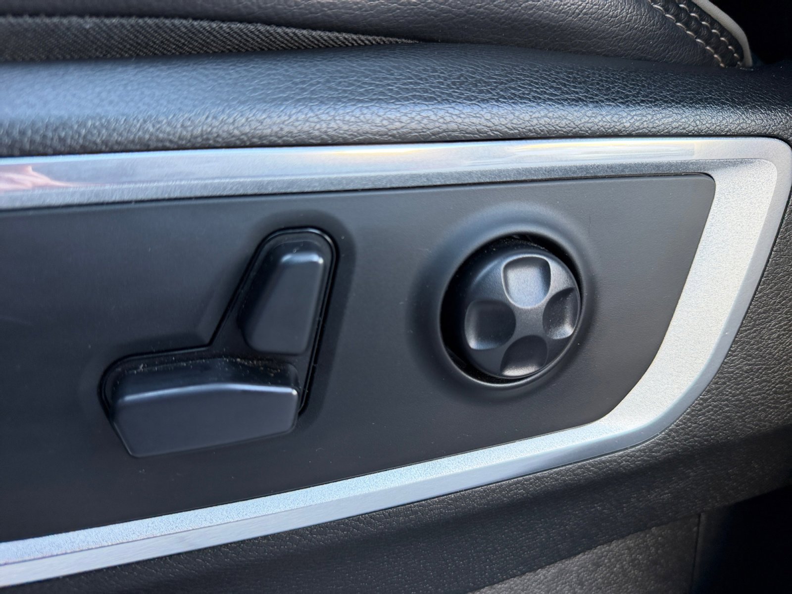 Used 2020 RAM 1500 Laramie AWD/4WD image 14
