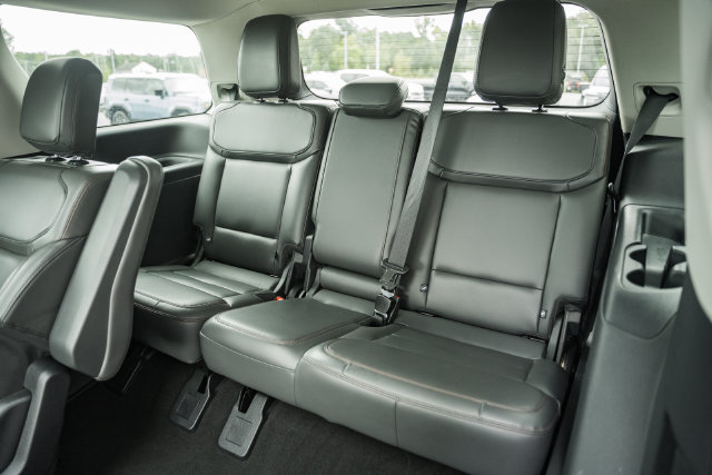 Used 2025 Ford Expedition Active AWD/4WD image 47