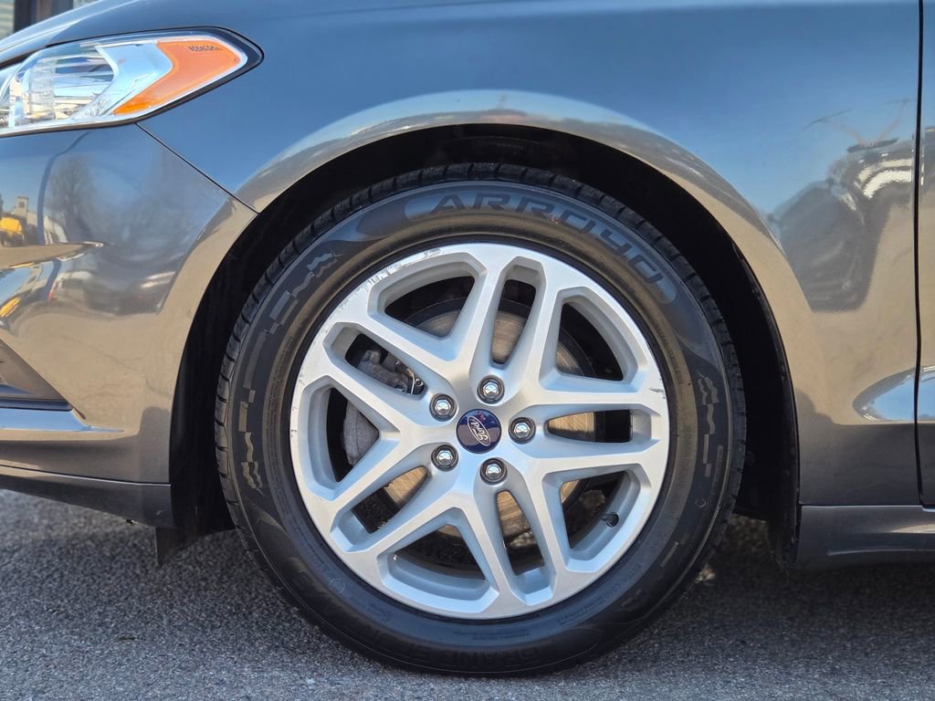 Used 2016 Ford Fusion SE image 11