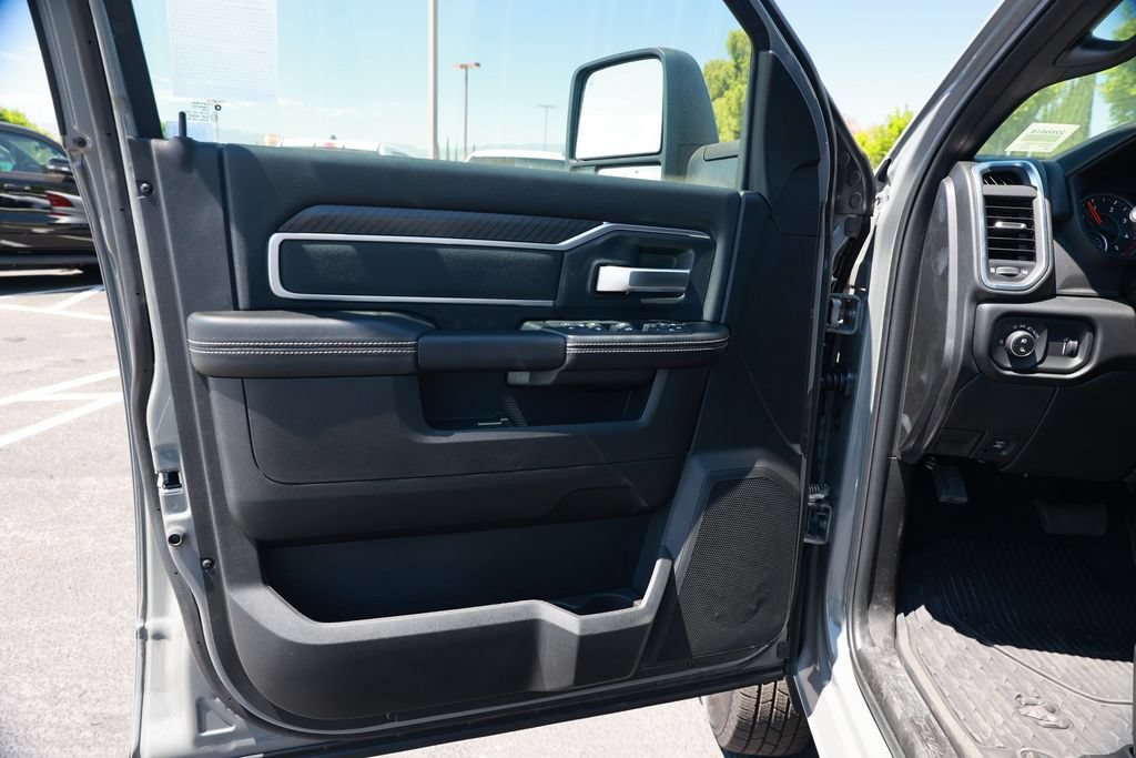 New 2026 RAM 3500 Big Horn AWD/4WD image 13