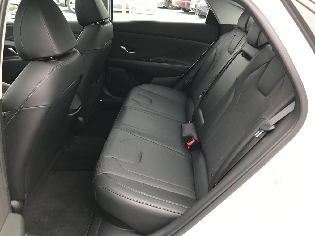 Used 2023 Hyundai Elantra Limited image 28