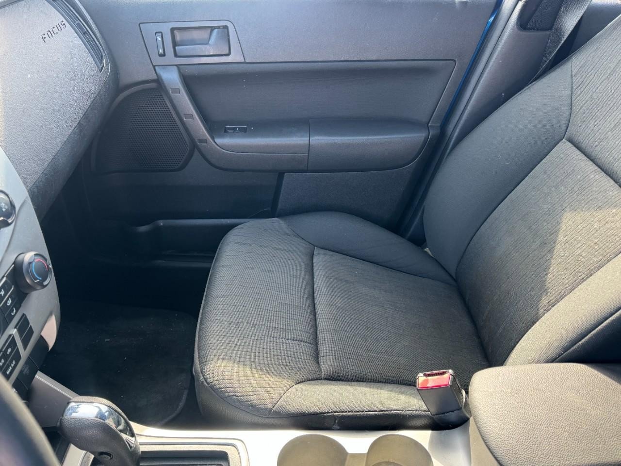 Used 2010 Ford Focus SE image 12