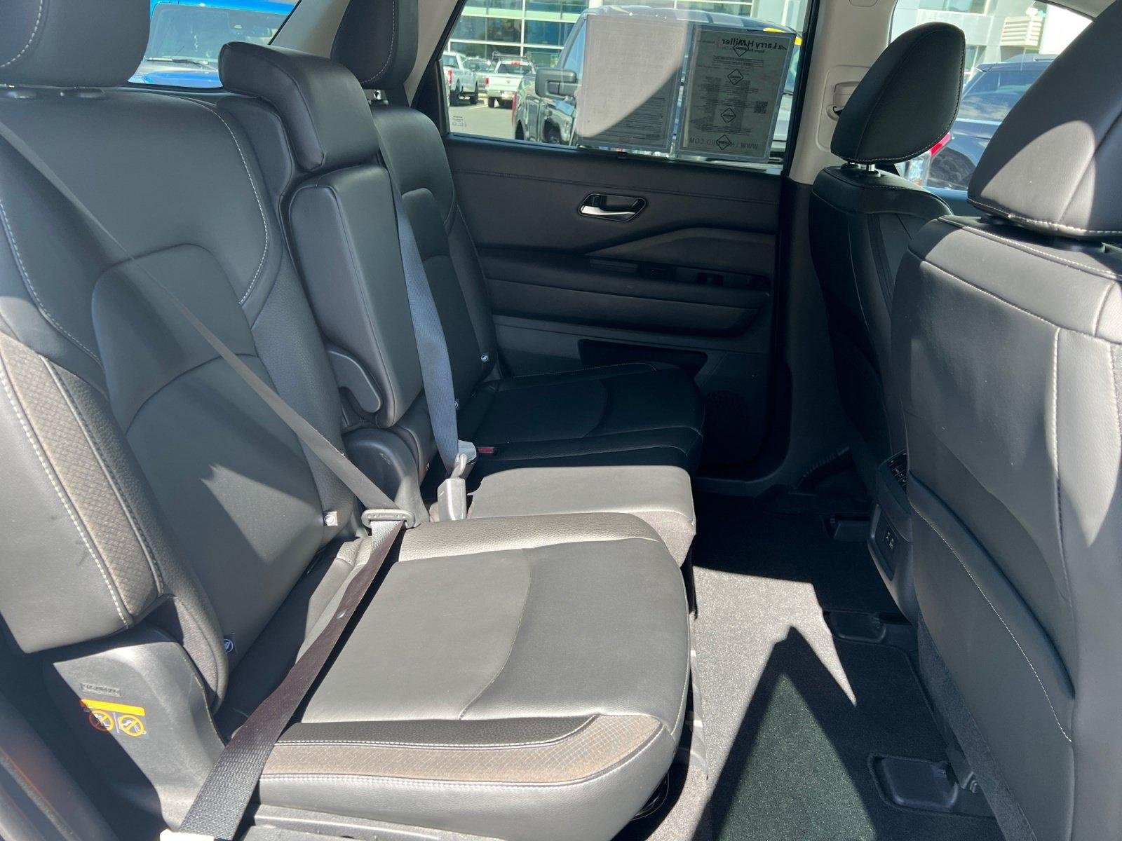 Used 2023 Nissan Pathfinder SL AWD/4WD image 27
