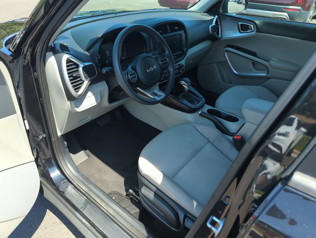 Used 2024 Kia Soul LX w/ Option Group 015 FWD image 11