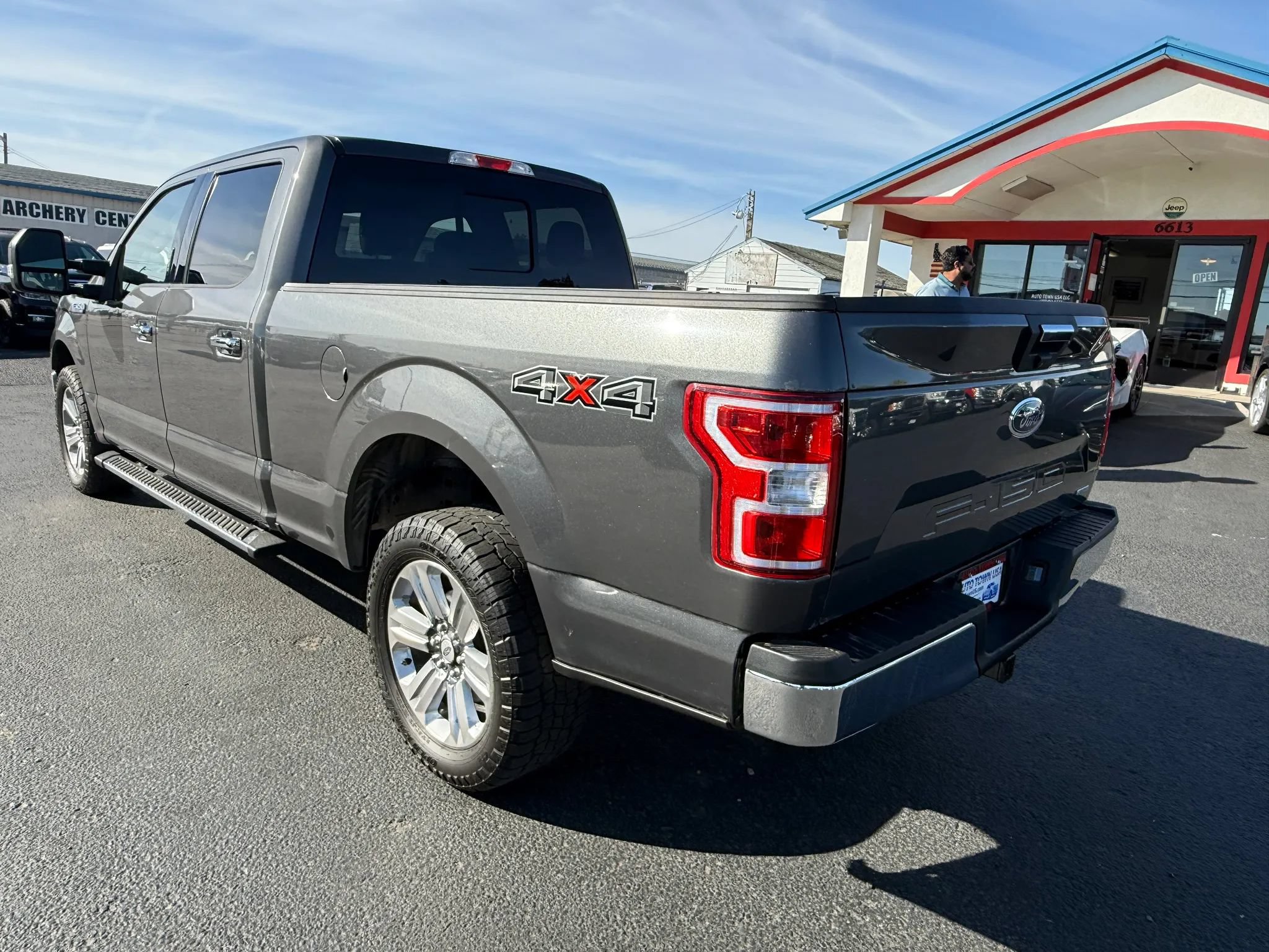 Used 2019 Ford F150 XLT w/ Equipment Group 302A Luxury AWD/4WD image 3