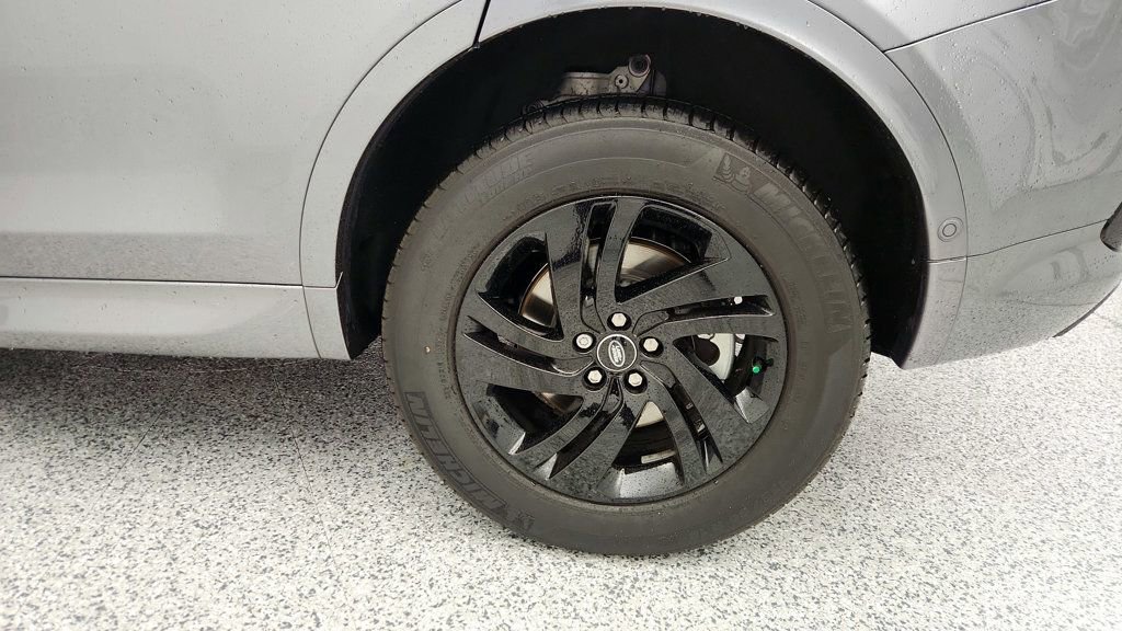 Used 2025 Land Rover Discovery Sport S AWD/4WD image 9
