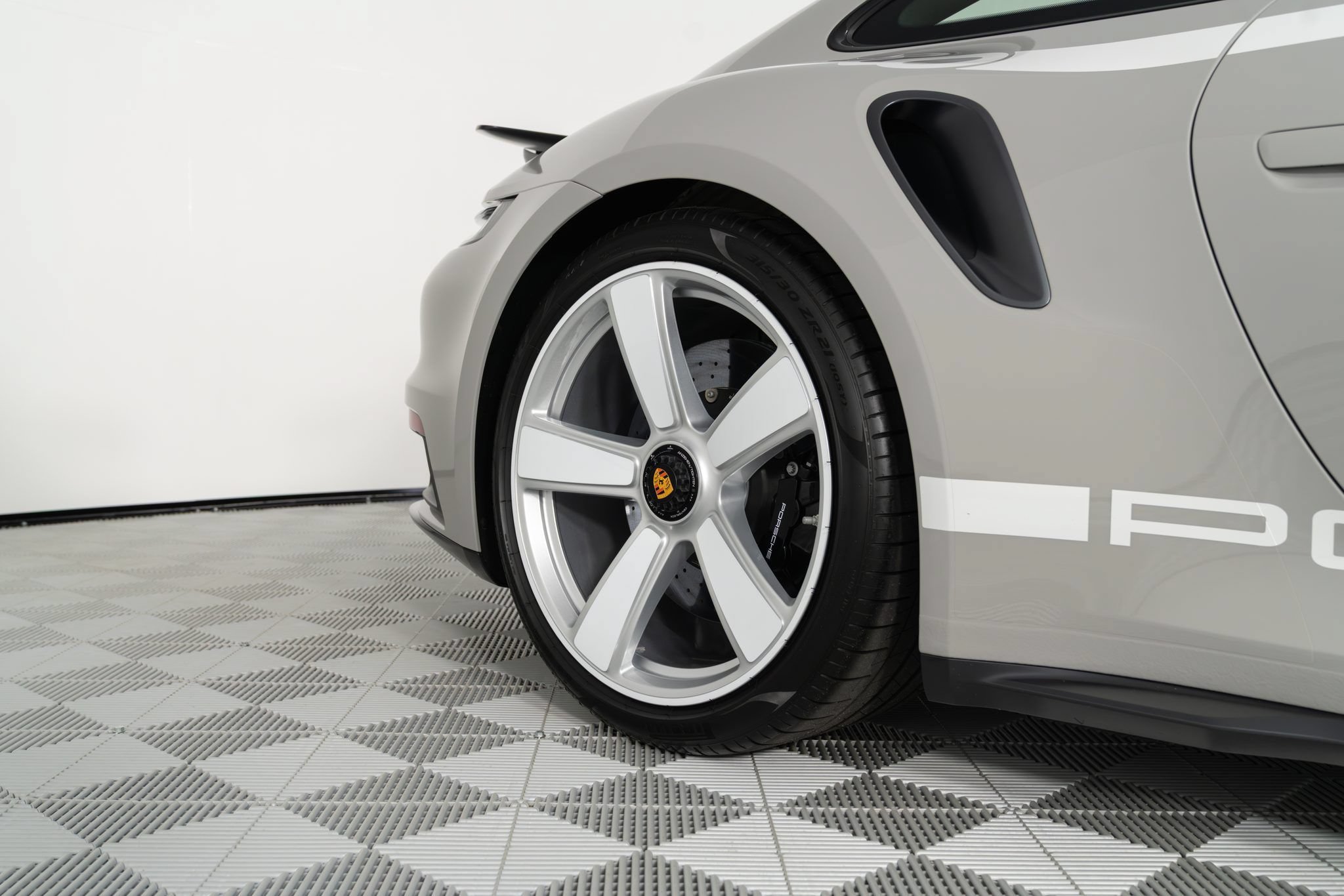 Used 2025 Porsche 911 Turbo S AWD/4WD image 32