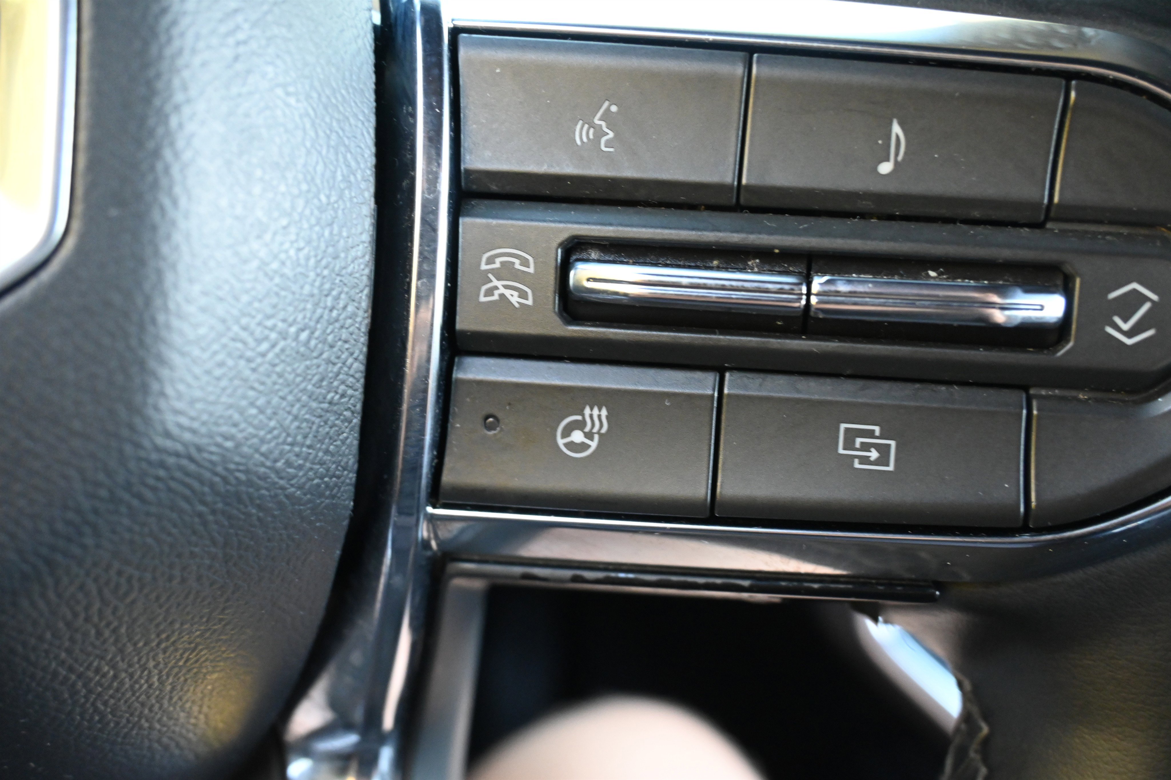 Used 2025 GMC Acadia Elevation image 33