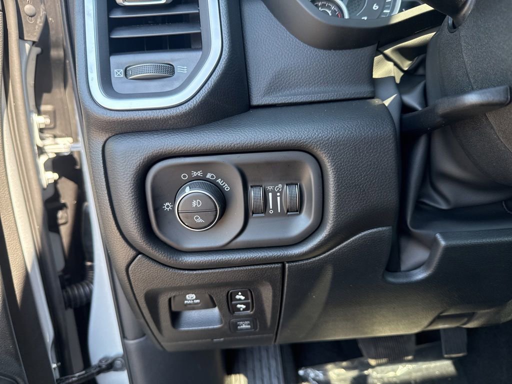 New 2026 RAM 1500 4x4 Crew Cab image 17