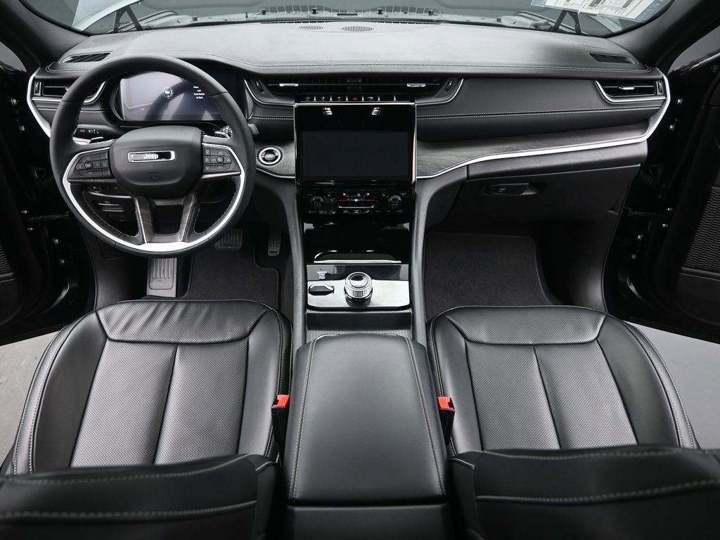 Used 2024 Jeep Grand Cherokee Limited w/ Luxury Tech Group II image 23