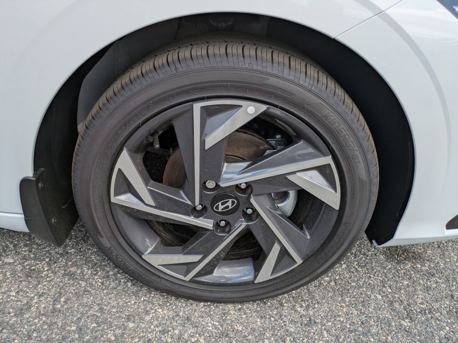 New 2025 Hyundai Elantra Limited image 14