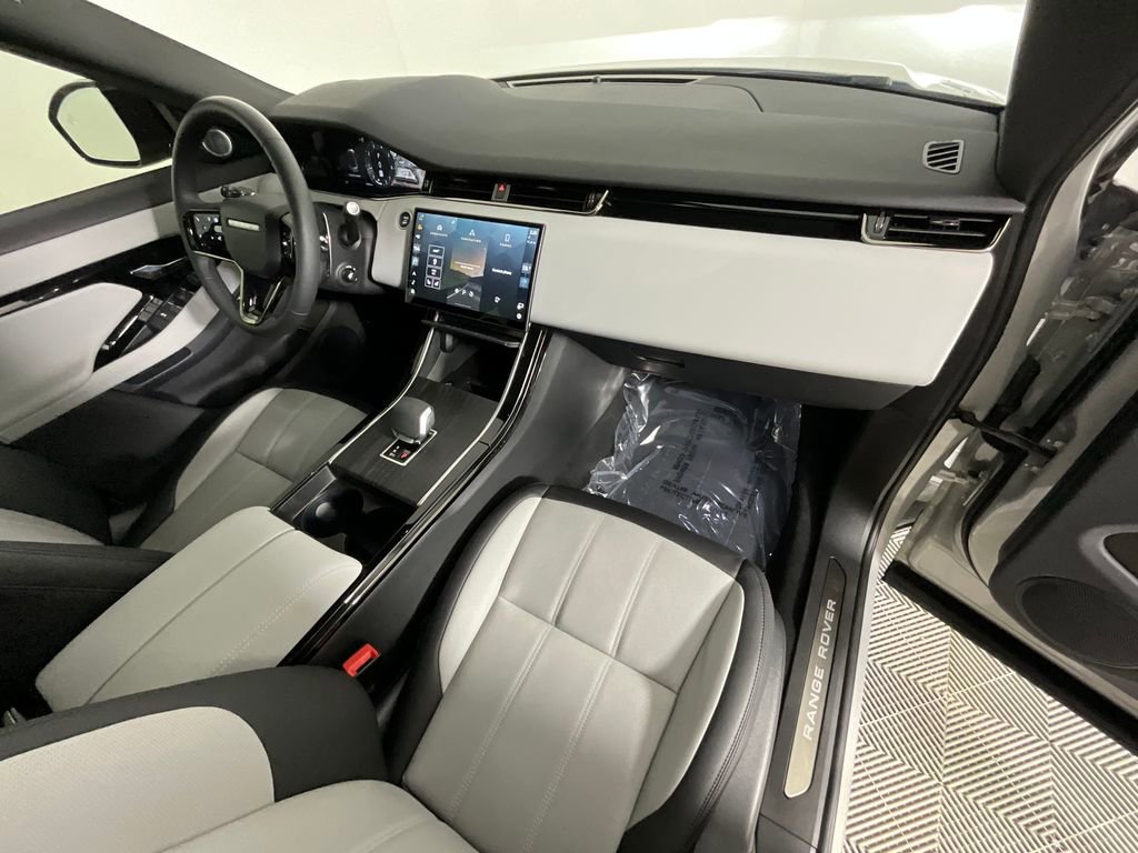 Used 2026 Land Rover Range Rover Evoque Dynamic SE AWD/4WD image 19