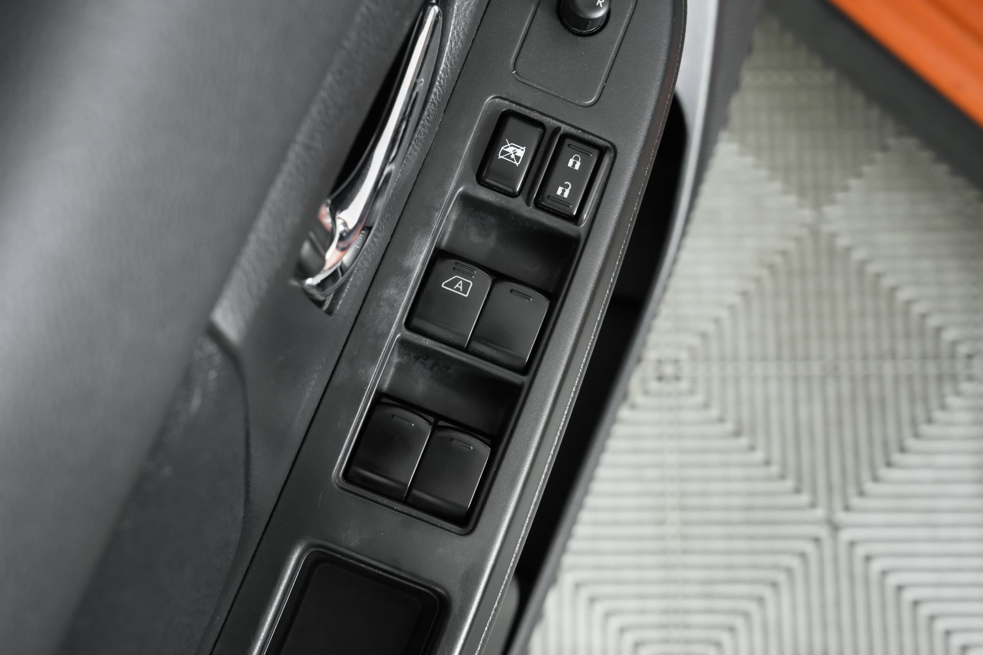 Used 2014 Subaru Crosstrek 2.0i Premium w/ Moonroof Package image 37