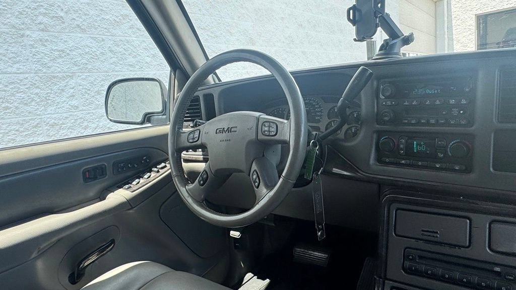 Used 2004 GMC Yukon XL Denali AWD/4WD image 14