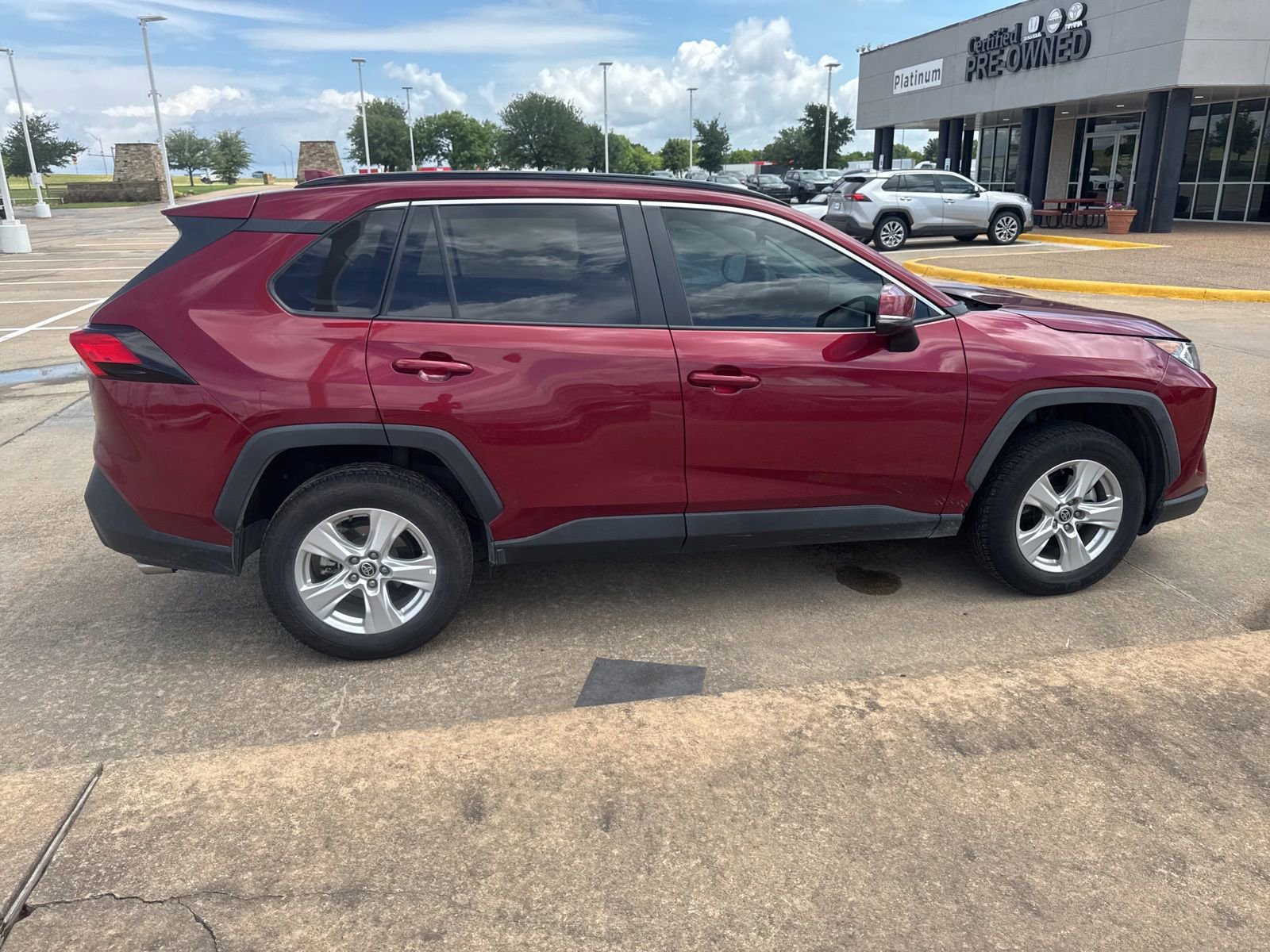 Used 2021 Toyota RAV4 XLE FWD image 8