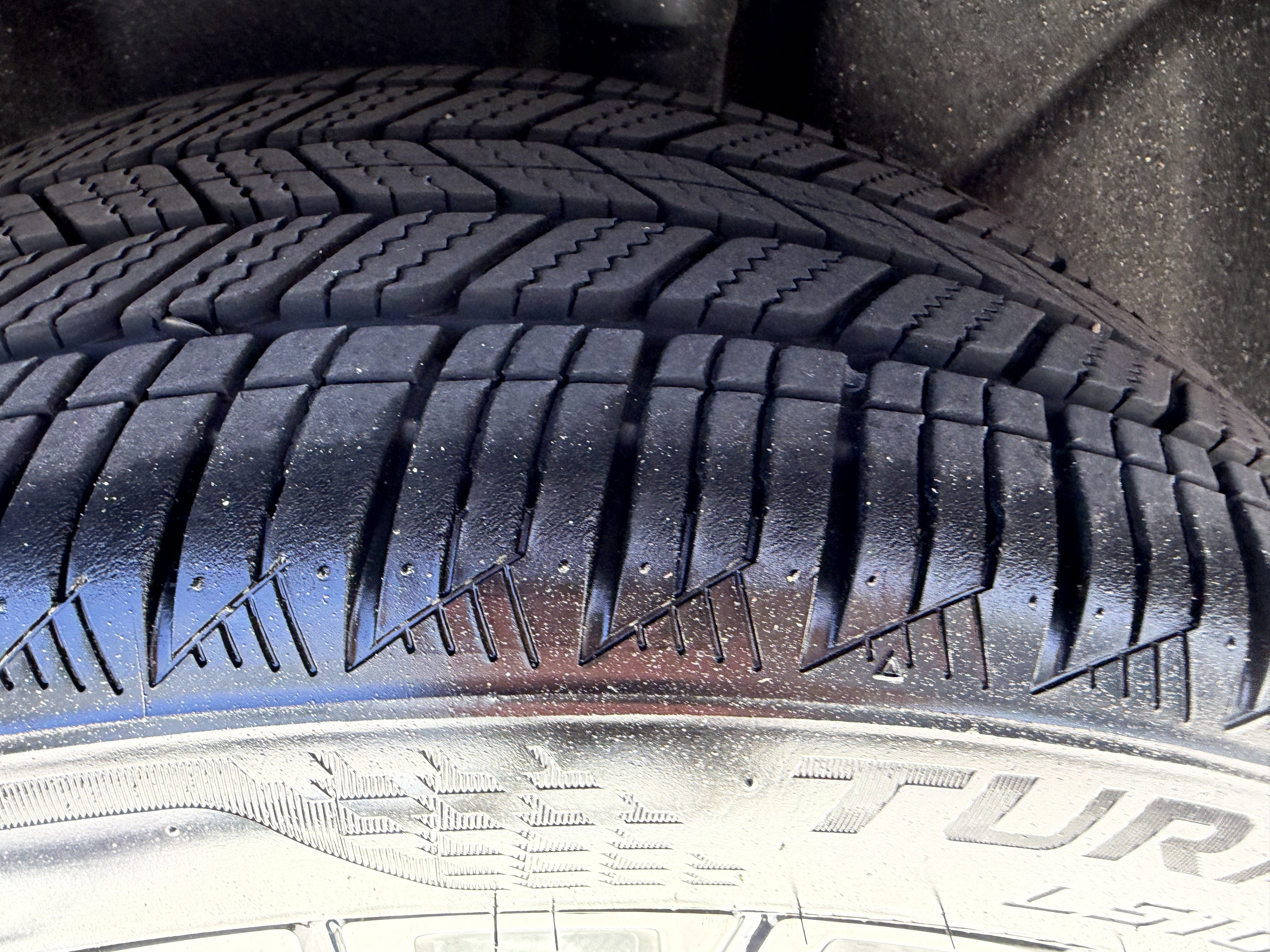 Used 2025 Volkswagen Taos SE image 32