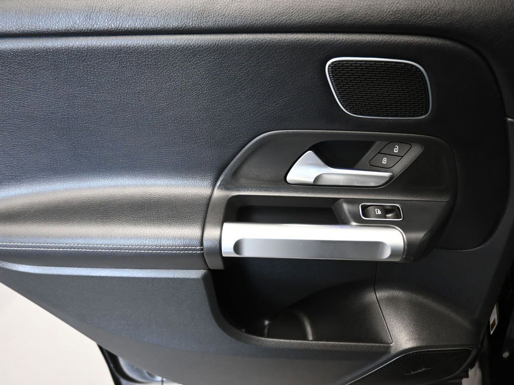 Used 2021 Mercedes-Benz GLB 250 4MATIC w/ Premium Package image 35