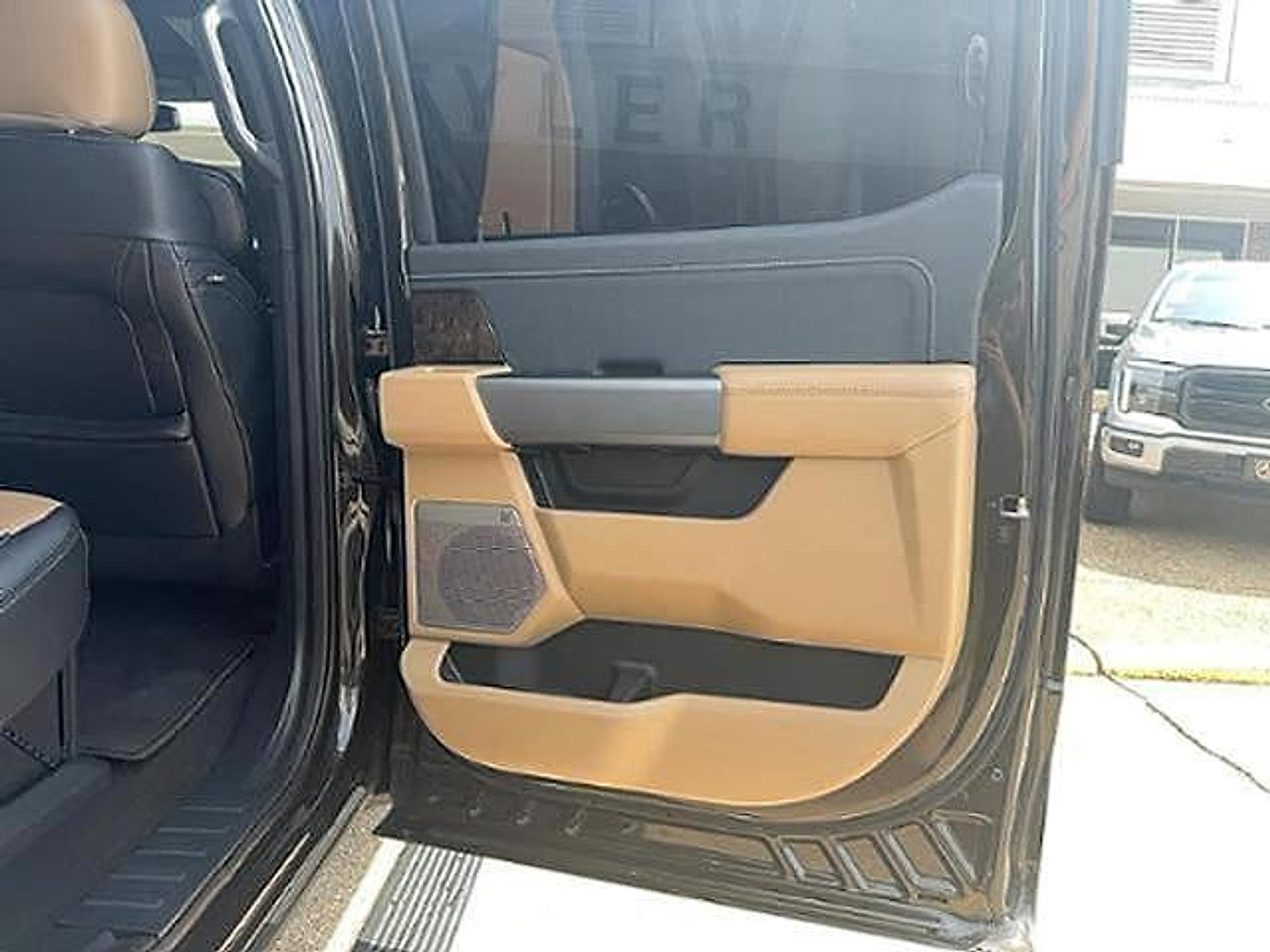 Used 2025 Ford F450 Lariat w/ Lariat Ultimate Package image 12