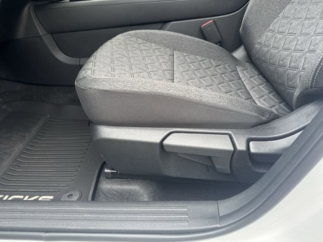 Used 2025 Nissan Kicks SV FWD image 27