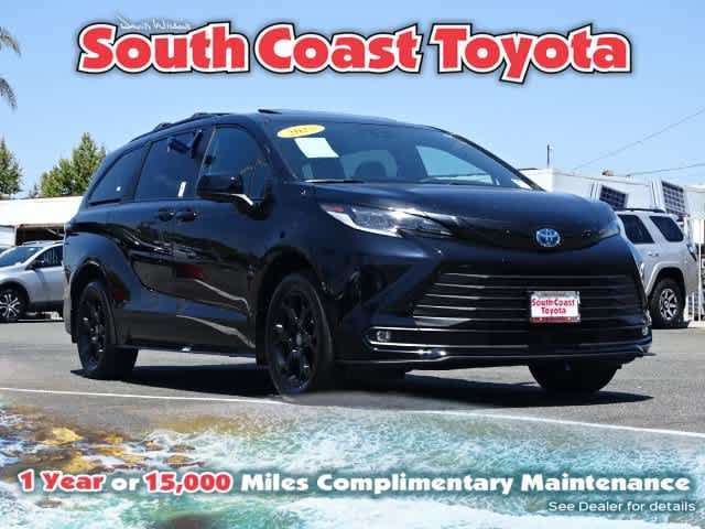 Certified 2025 Toyota Sienna XLE Woodland Edition AWD/4WD image 1