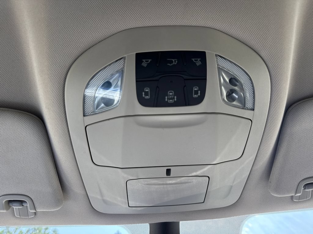 Used 2023 Chrysler Pacifica Touring-L FWD image 28
