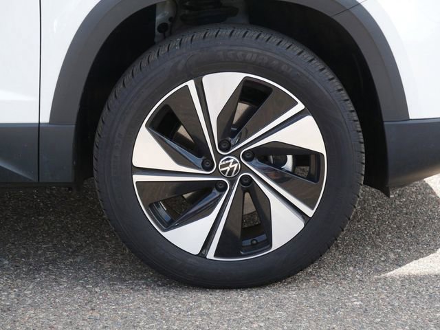 Used 2025 Volkswagen Taos SE AWD/4WD image 9