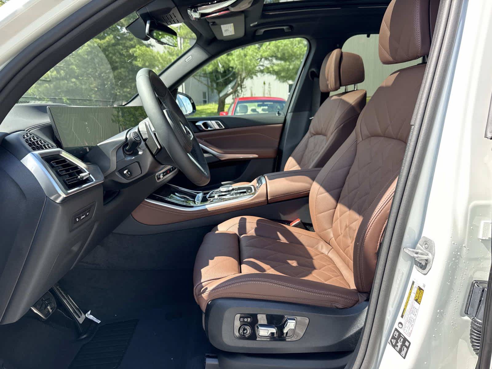 New 2026 BMW X5 xDrive40i w/ M Sport Package AWD/4WD image 14