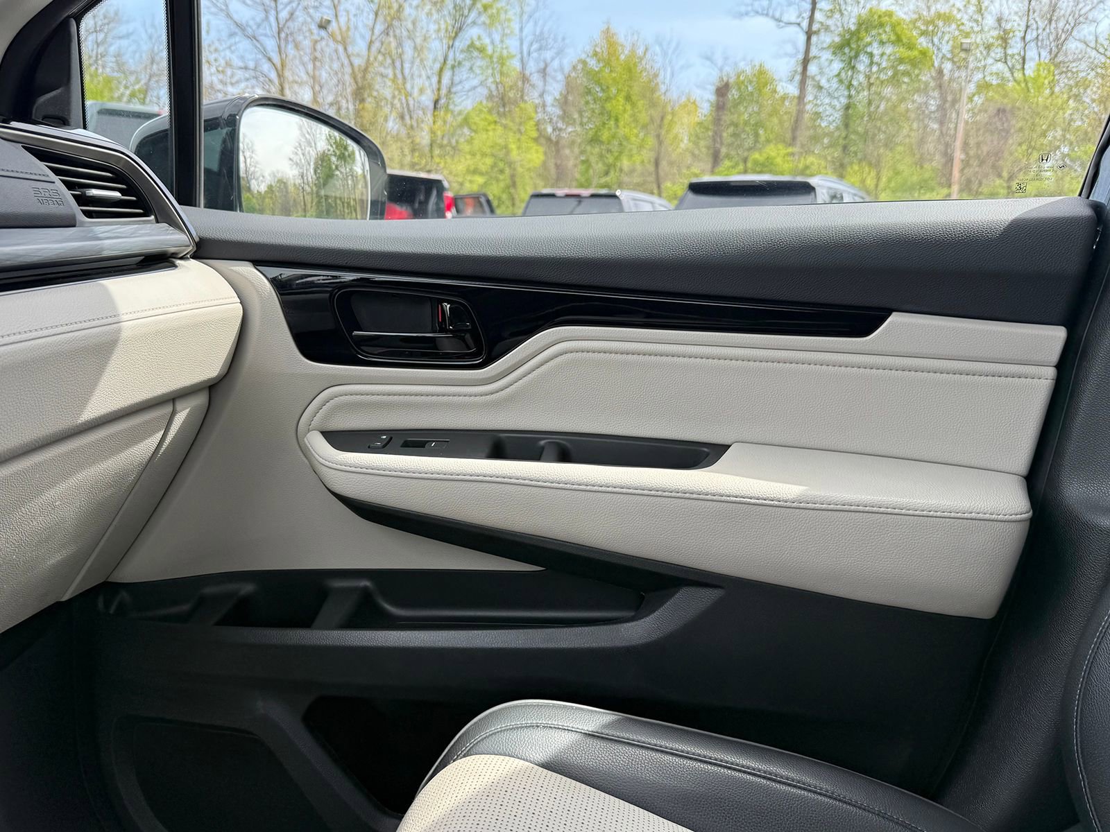 Used 2025 Honda Odyssey Elite image 46