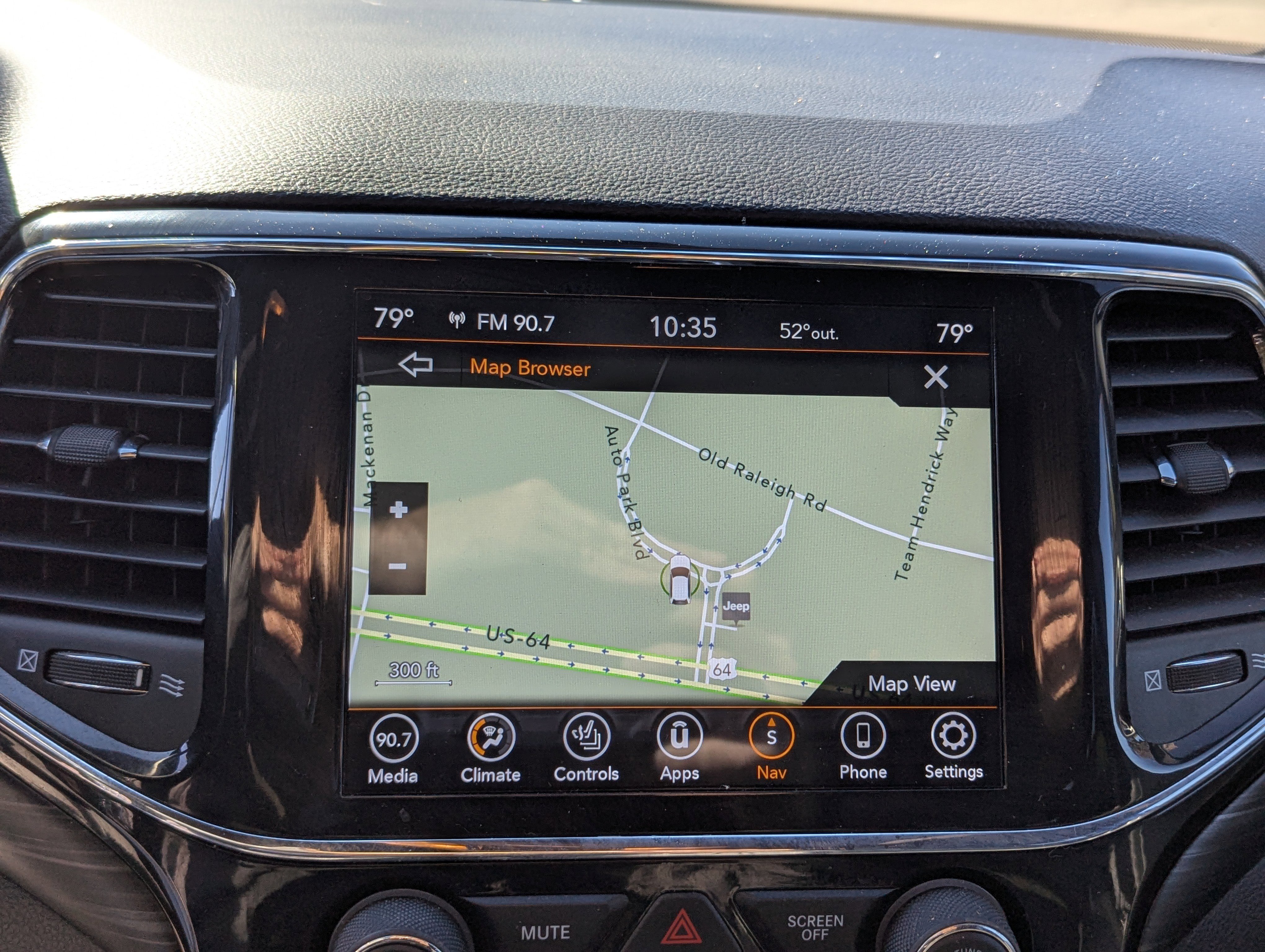 Used 2021 Jeep Grand Cherokee Laredo X image 21