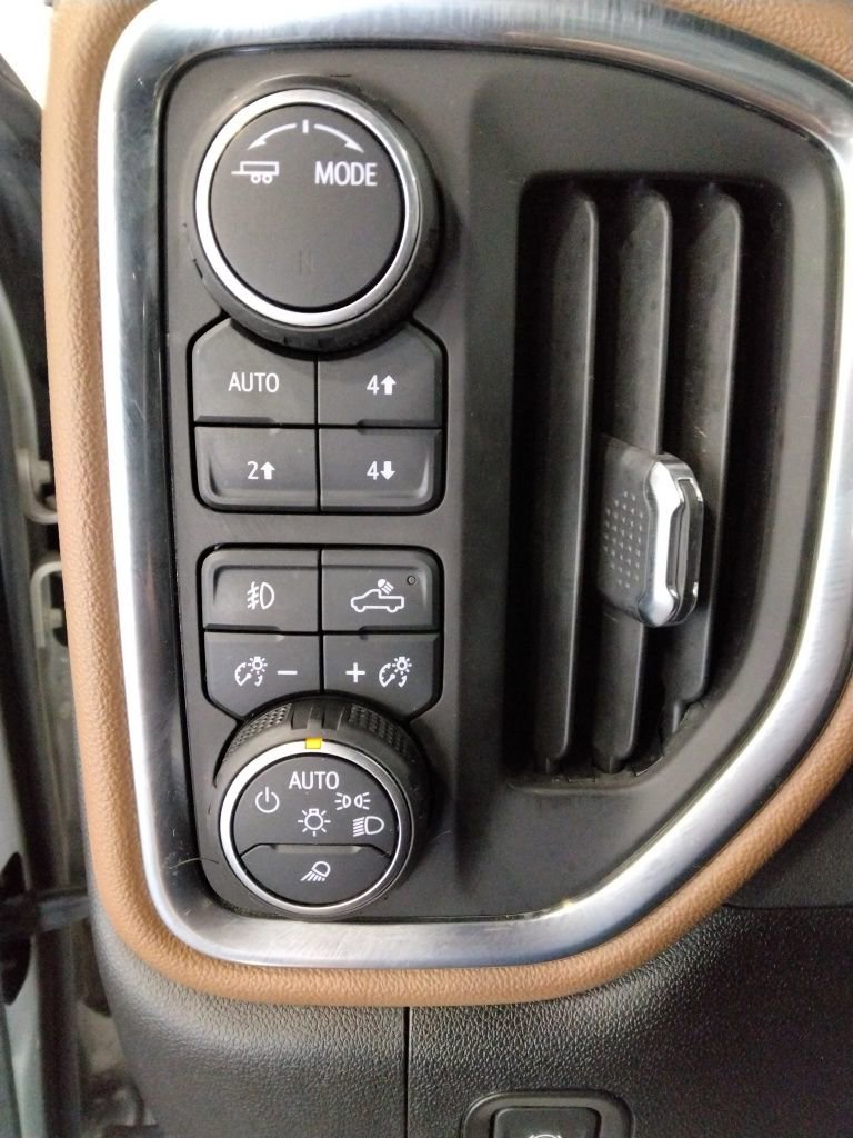 Used 2023 Chevrolet Silverado 2500 High Country w/ Technology Package image 18