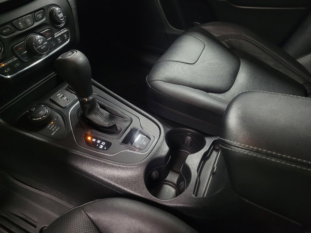 Used 2021 Jeep Cherokee Latitude Lux w/ Comfort/Convenience Group image 26