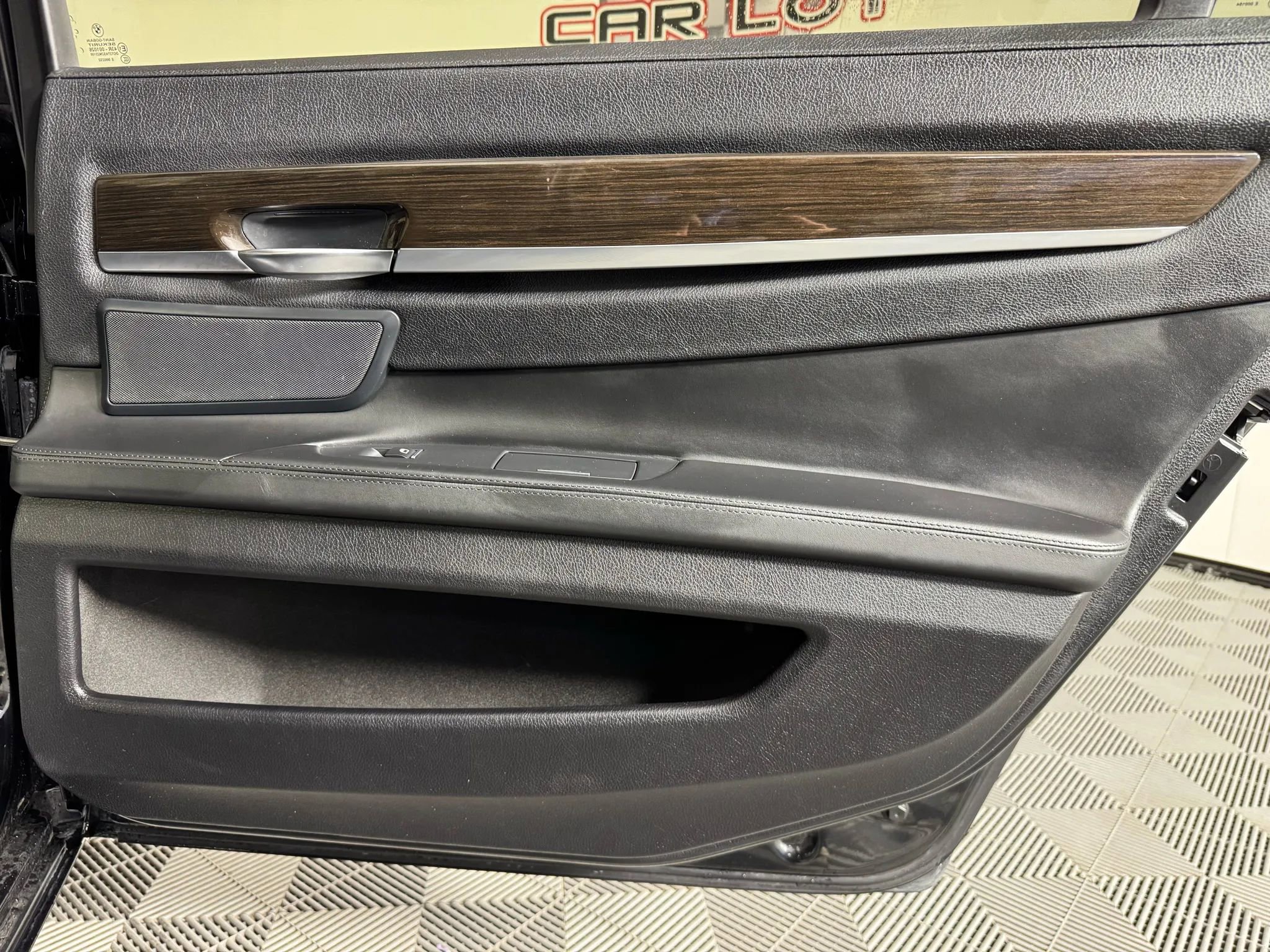 Used 2011 BMW 750Li xDrive image 43