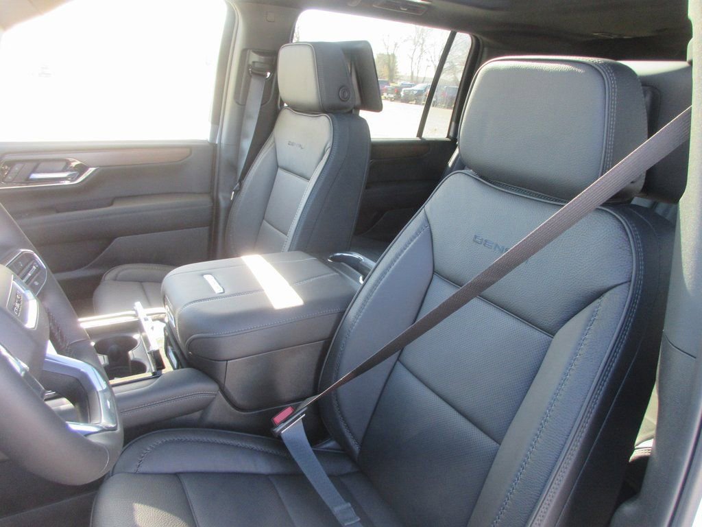New 2026 GMC Yukon XL Denali w/ Denali Reserve Package image 13